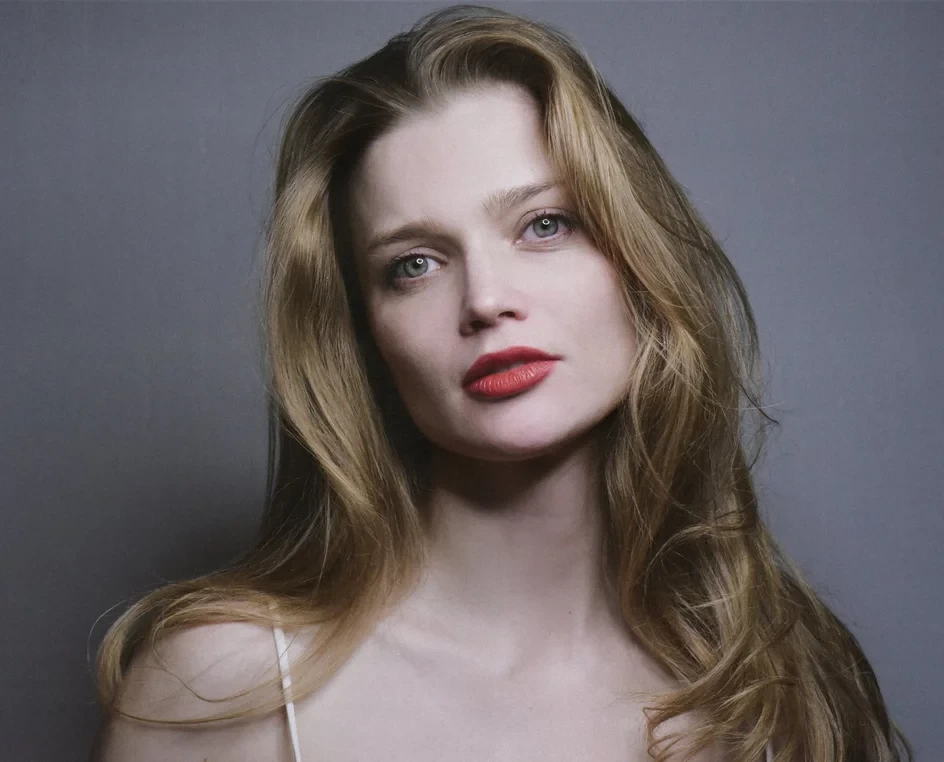 "Sevişmə səhnələrində ərim məni qısqanmır, əksinə məsləhətlər verir"- Məşhur aktrisadan qəribə ETİRAF